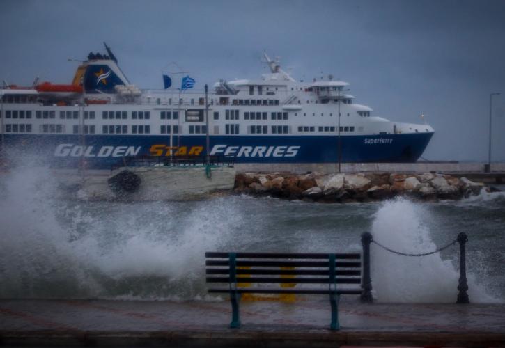 Αίρεται σταδιακά το απαγορευτικό απόπλου στα λιμάνια