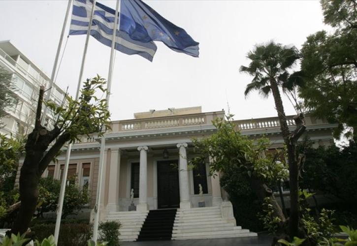 Σε σύνθετη ονομασία και άρση αλυτρωτισμού επιμένει το Μαξίμου