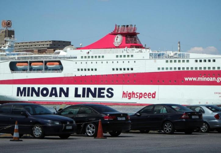 Αλλάζουν προβλήτα τα πλοία της Minoan Lines στο λιμάνι του Πειραιά
