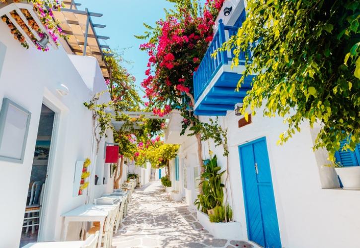 18-24 TRAVEL: Στο επίκεντρο οι Κυκλάδες το 2019