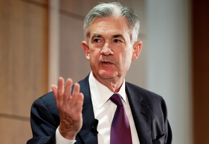 Fed: Τα επιτόκια βρίσκονται «λίγο χαμηλότερα» από το ουδέτερο επίπεδο