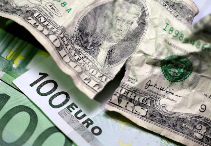Υψηλό 2,5 μηνών για το ευρώ με «καύσιμο» από πληθωρισμό των ΗΠΑ - Πιέσεις στο δολάριο