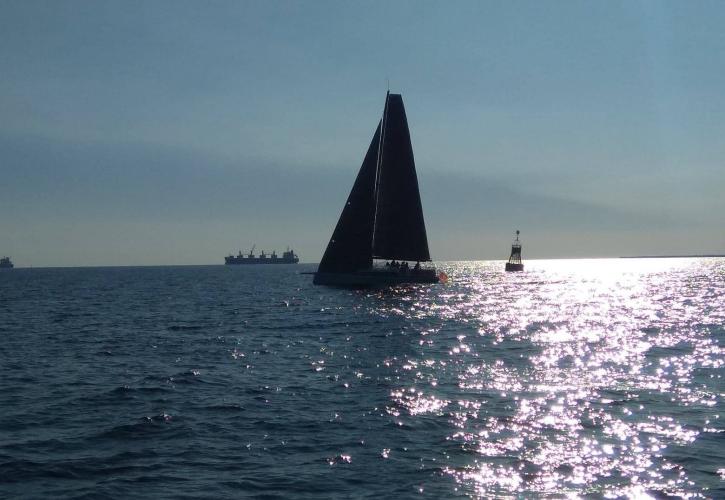 Στη θάλασσα της Βαρκελώνης με το ρολόι της Garmin που ξεπερνά τη φαντασία (pics)