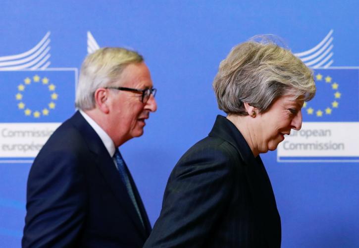 Brexit: Στις Βρυξέλλες η Μέι μετά τη νίκη της στην πρόταση μομφής - Τι επιδιώκει