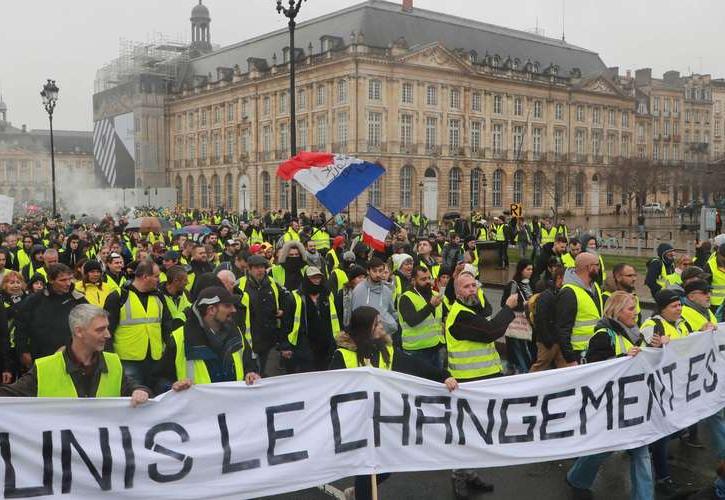 Γαλλία: Συνεχίζουν τα «Κίτρινα Γιλέκα» 