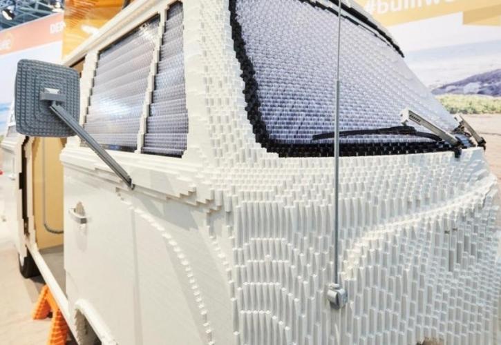 Χρειάστηκαν… 400.000 Lego για ένα βανάκι Volkswagen (pics)