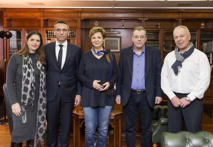 Παπαστράτος: Δώρισε 20 οχήματα στην πυροσβεστική
