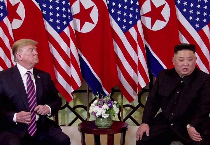 Συνάντηση Τραμπ – Κιμ: Αντάλλαξαν θερμή χειραψία (pic&vid)