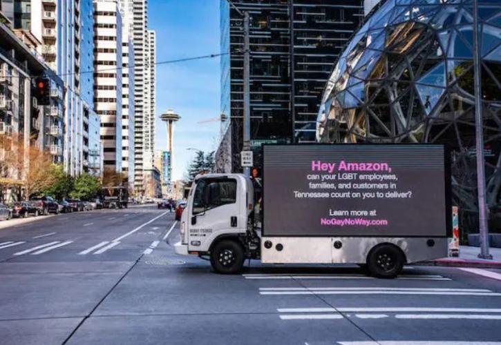 Την βοήθεια της Amazon ζητά η ΛΟΑΤΚΙ κοινότητα