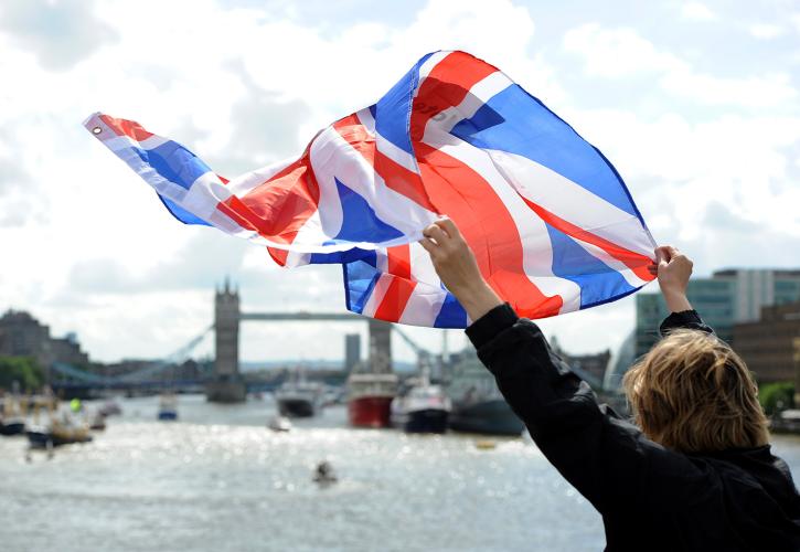 Φίλιπ Χάμοντ: Το Brexit απειλεί τις επενδύσεις στη χώρα