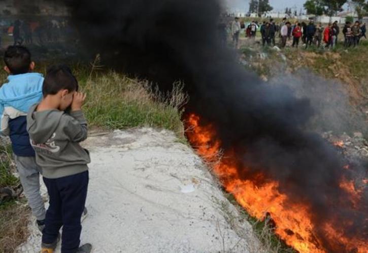 Νέος γύρος έντασης στα Διαβατά: Συγκρούσεις μεταναστών και αστυνομικών (pics & vids)