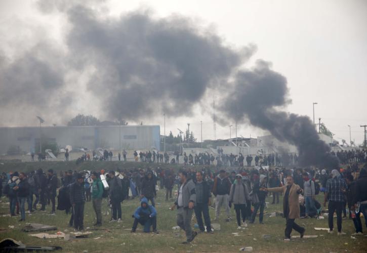 Αποχωρούν σταδιακά οι πρόσφυγες στα Διαβατά (pics & vids)