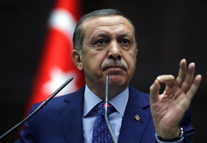 Ερντογάν: Έρχεται νόμος για την μαντίλα – Τον θεσμό της οικογένειας απειλούν «αποκλίνοντα ρεύματα»