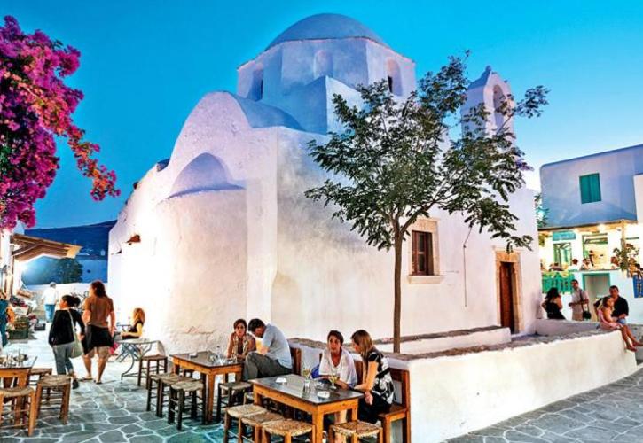 «Sold out» θα είναι το φετινό Πάσχα - Τι δείχνουν οι προκρατήσεις - Πού θα ταξιδέψουν Έλληνες και ξένοι