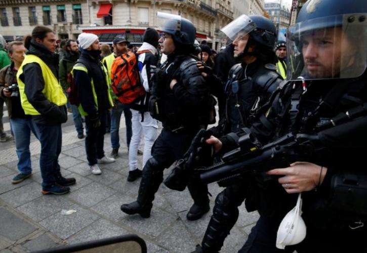 Σε επιφυλακή 60.000 Γάλλοι αστυνομικοί ενόψει των κίτρινων γιλέκων (pics)