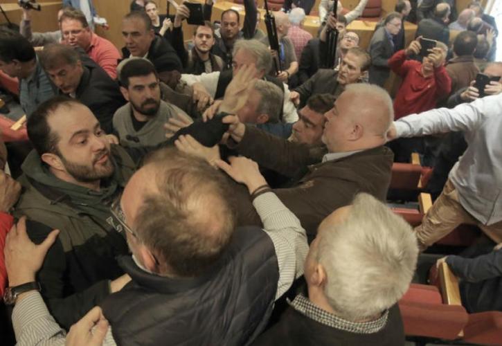 Επεισόδια και συγκρούσεις στο συνέδριο της ΓΣΕΕ στη Ρόδο - Τέσσερις τραυματίες (vid)