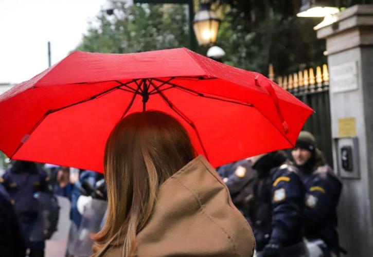 Meteo: Άστατος καιρός τη Δευτέρα και πτώση της θερμοκρασίας