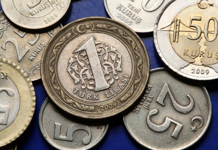 Σε ελεύθερη πτώση η τουρκική λίρα - 5 λίρες για κάθε ευρώ