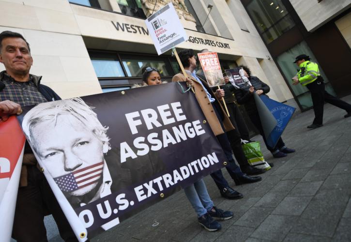 Αντιμέτωπος με 5ετή φυλάκιση ο ιδρυτής των Wikileaks Τζούλιαν Ασάνζ