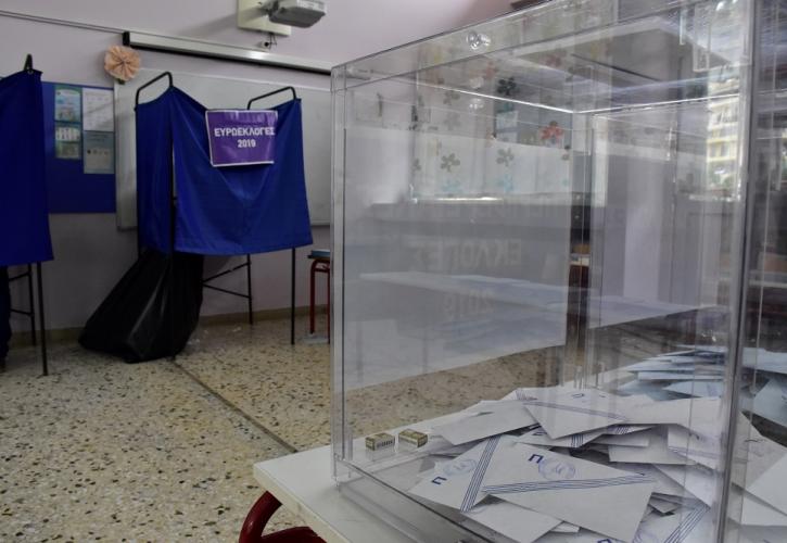 Τι βλέπουν οι δημοσκόποι: Η τάση αυτοδυναμίας της ΝΔ και η «διόρθωση» του ΣΥΡΙΖΑ