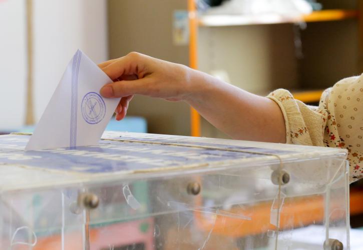 Δημοσκόπηση Alco: Νέα μείωση στην πρόθεση ψήφου για την ΝΔ - Στο 8,1% η διαφορά με ΣΥΡΙΖΑ