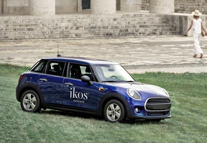 Ikos Resorts: Σας ξεναγεί στην Ελλάδα με το νέο MINI