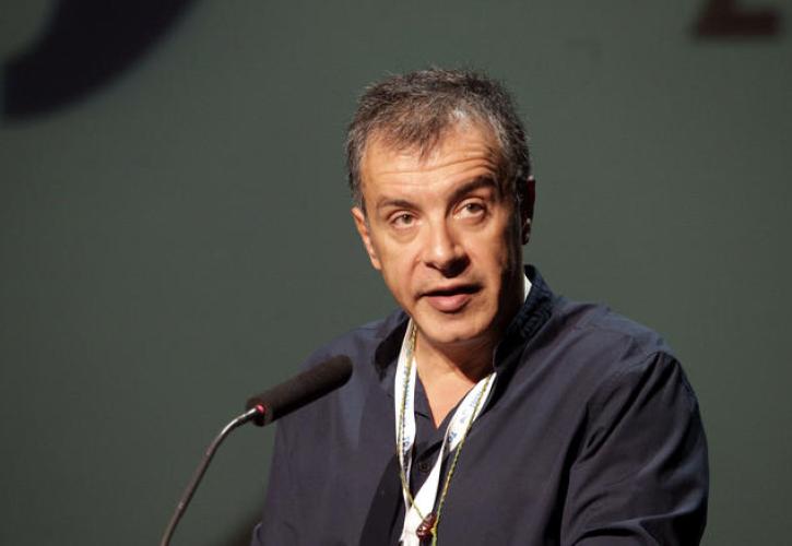 Θεοδωράκης: Κάποιοι δεν μπορούν να ξεφύγουν από τις «παλιές σελίδες»