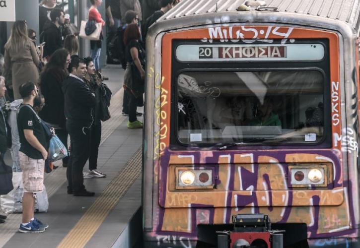 Επίθεση με πέτρες σε εν κινήσει συρμό του ΗΣΑΠ στο Φάληρο