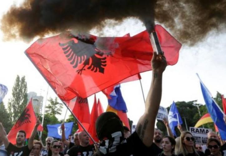 Αλβανία: Οπαδοί του Μπερίσα προσπάθησαν να εισβάλλουν και να καταλάβουν τα γραφεία του Δημοκρατικού Κόμματος
