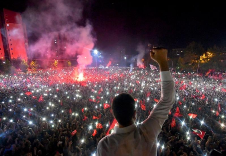 «Αδιανόητη απόφαση»: Πυρά Ιμάμογλου μετά την καταδίκη του για εξύβριση αξιωματούχων