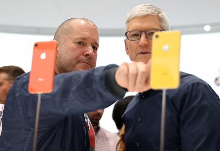 Ο σχεδιαστής του iPhone, Jony Ive, αποχωρεί από την Apple μετά από 27 χρόνια