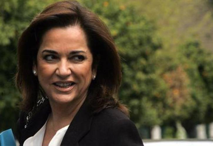 Ντόρα Μπακογιάννη: Ο Τσίπρας δίνει μήνυμα ότι χρειάζεται μπάρμπας στην Κορώνη