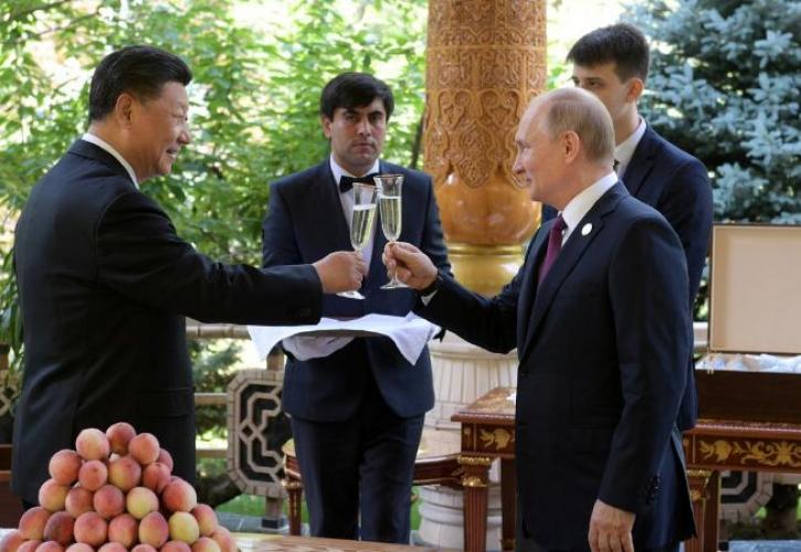 Παγωτό κέρασε ο Πούτιν τον Κινέζο πρόεδρο για τα γενέθλιά του (vid)