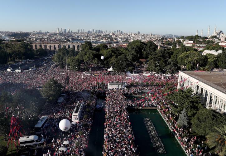 Αναλαμβάνει και επισήμως δήμαρχος Κωνσταντινούπολης ο Ιμάμογλου (pics)