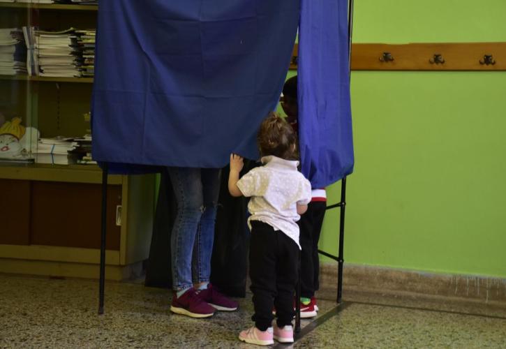 Έκλεισαν οι κάλπες - Μεγάλη υπολογίζεται η αποχή