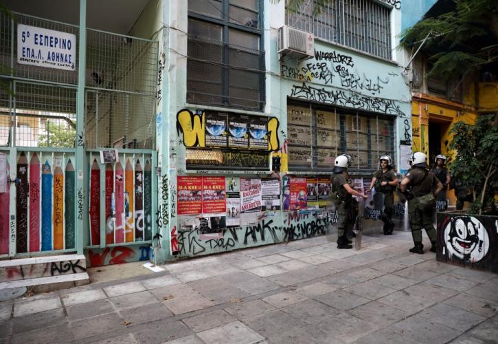 Κλάπηκε κάλπη στα Εξάρχεια από αντιεξουσιαστές (vid)