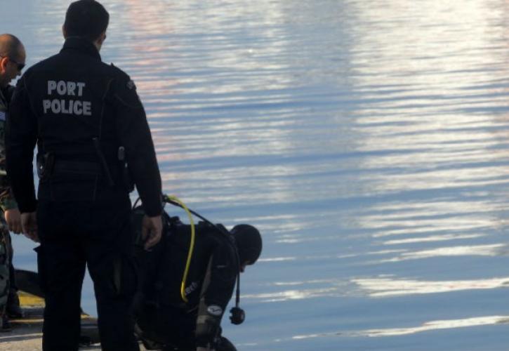 Ειδική ομάδα της ΜΥΑ του λιμενικού στις έρευνες στη λίμνη των Κρεμαστών για τον εντοπισμό της 48χρονης αγνοούμενης
