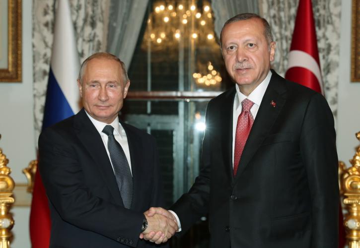 Ο Πούτιν καταργεί τις βίζες για τους Τούρκους