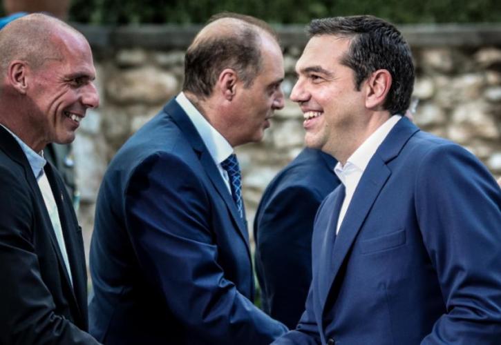 Βαρουφάκης κατά ΣΥΡΙΖΑ: Θα είναι γραφικοί όσοι κατέβουν στους δρόμους (vid)