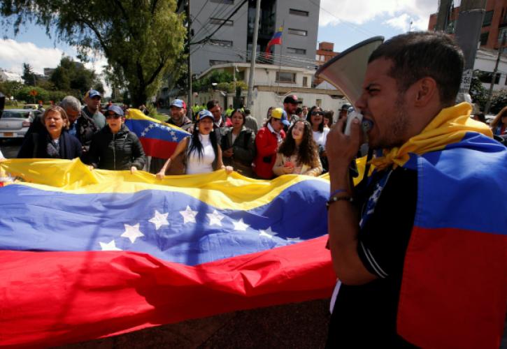 Ισχυρές αστυνομικές δυνάμεις στην πρεσβεία των ΗΠΑ στη Βενεζουέλα