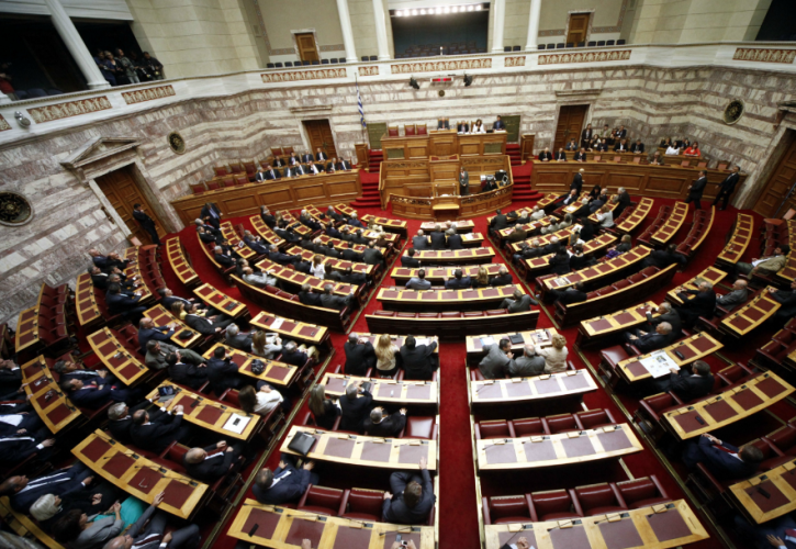 Με διαρροές ψηφίζεται η αναδοχή τέκνων και από ομόφυλα ζευγάρια