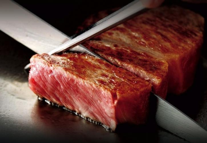 Kobe beef: Γιατί είναι τόσο ακριβές οι μπριζόλες από κρέας Κόμπε;