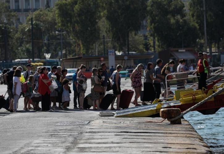 Αυξημένη η κίνηση στα λιμάνια – Σε ισχύ μέτρα για τη διευκόλυνση των επιβατών