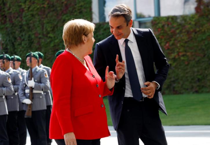 Σε εξέλιξη η συνάντηση Μητσοτάκη – Μέρκελ στο Βερολίνο