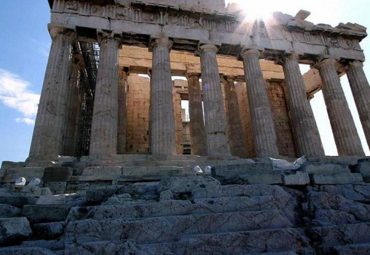Η Μετόπη του Παρθενώνα επιστρέφει από το Λούβρο στην Αθήνα