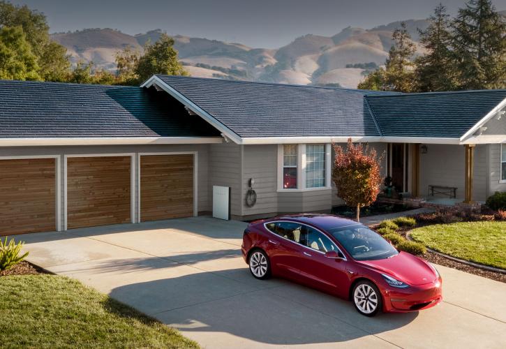 Η Tesla θα νοικιάζει φωτοβολταϊκά για κατοικίες
