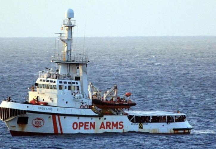 Είκοσι επτά ανήλικοι από το σκάφος της Open Arms επιβιβάστηκαν στη Λαμπεντούζα
