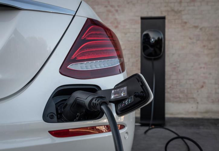 Υποδομές και κίνητρα, τροχοπέδη για τα ηλεκτρικά αυτοκίνητα στην Ευρώπη