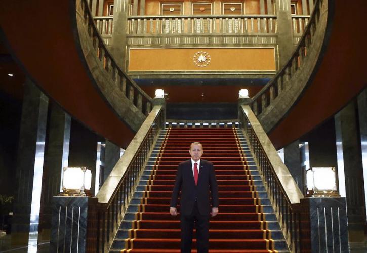 «Χρυσό» το Λευκό Παλάτι του Ερντογάν - Πληρώνουν 700.000 ευρώ τη μέρα οι Τούρκοι