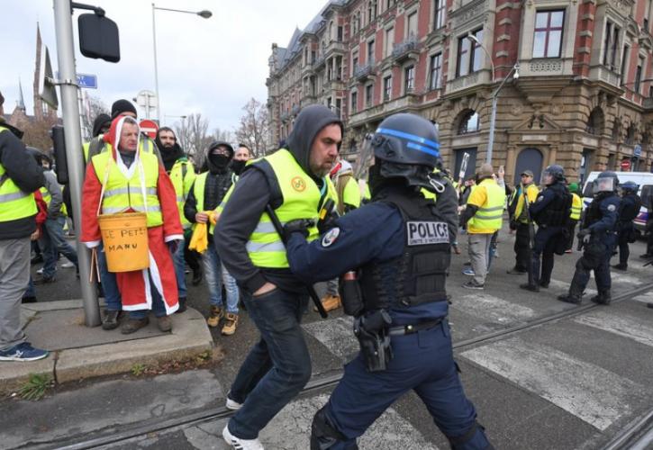 Επεισόδια στις διαδηλώσεις των Κίτρινων Γιλέκων στη Γαλλία